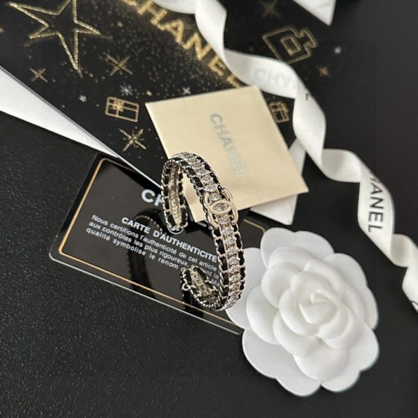 Bracciale Chanel in pelle di diamanti Swarovski con lettere
