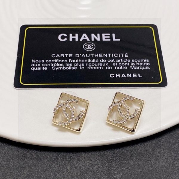 Chanel2024 orecchini moda personalizzati con lettera doppia C in stile caldo con diamanti pieni