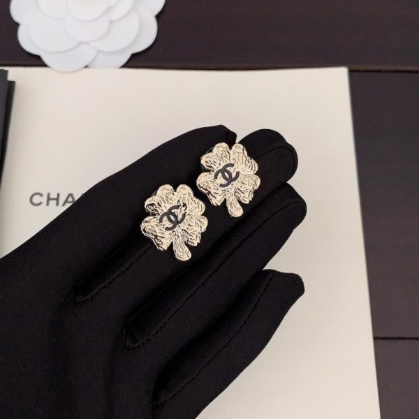 Orecchini Chanel cc trifoglio in oro chiaro