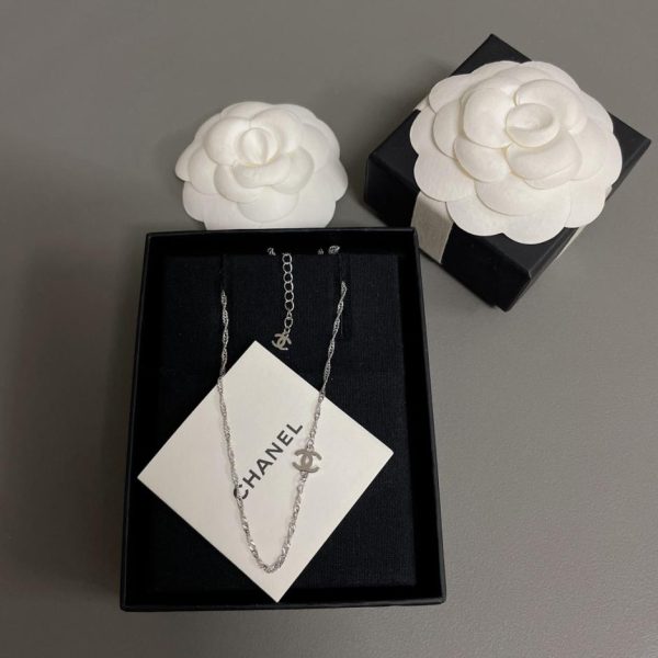 Collana a catena twist profumata Chanel
