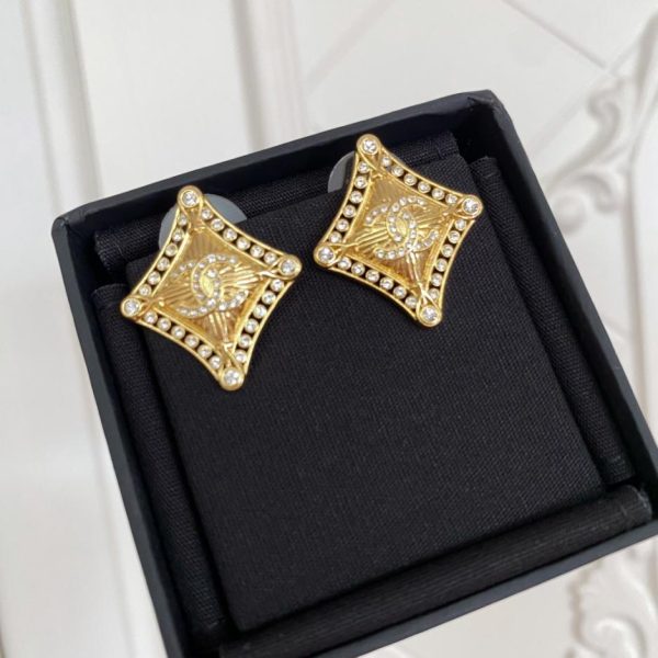 Orecchini in cristallo con doppia C cava con diamanti profumati Chanel