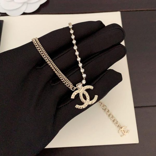 Collana Chanel a doppio strato con catena ad artiglio