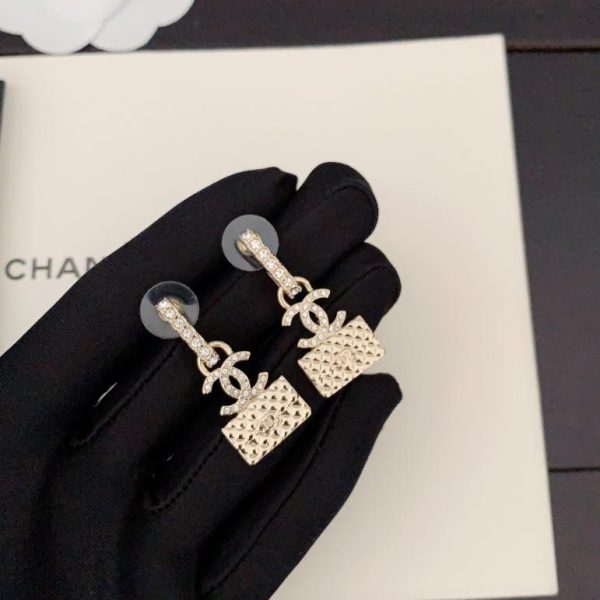 Orecchini borsa Chanel in oro chiaro