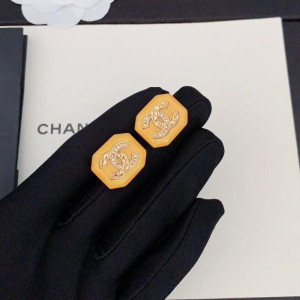 Orecchini Chanel in resina gialla