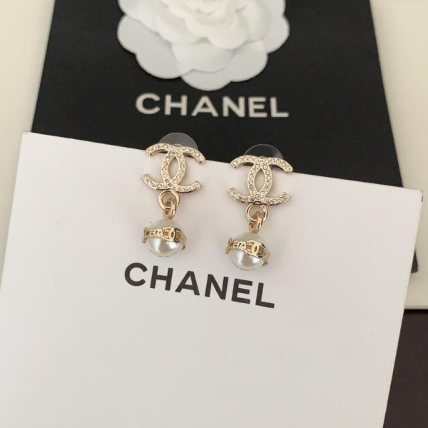 Orecchini con perle monogramma Chanel