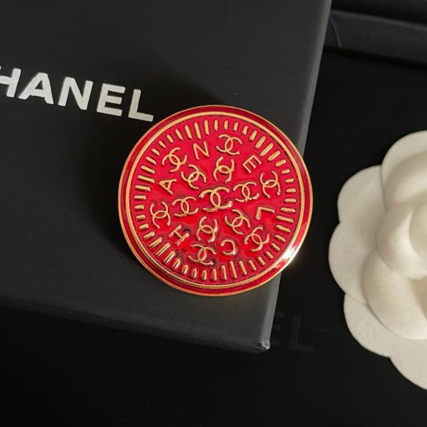 replica,repliche,fake,1:1,earrings,bracelet,ring,jewelry Spilla Chanel con lettera rotonda doppia C