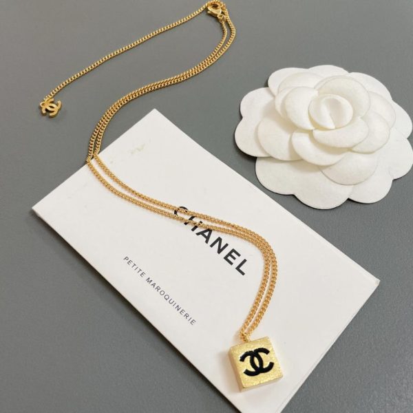 Collana quadrata di incenso Chanel