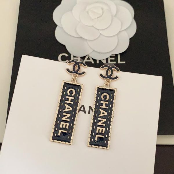 Orecchini con lettera lunga Chanel cc