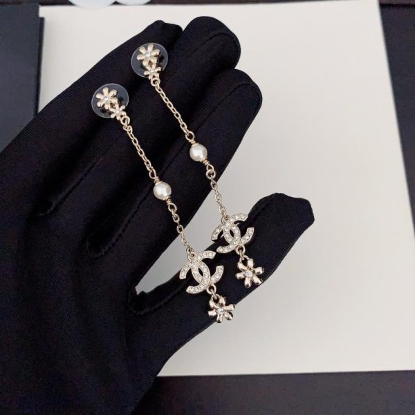 Orecchini lunghi Chanel con fiore piccolo cc