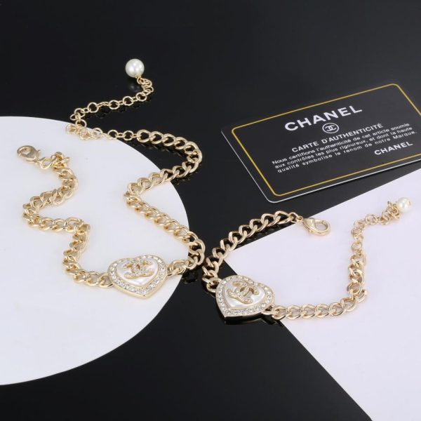 Collana Chanel con bracciale color pesca a cuore