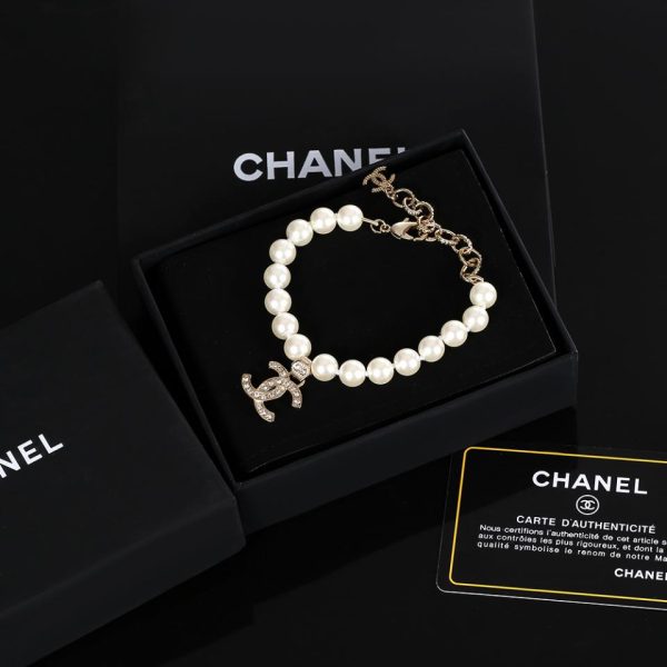 Bracciale di perle Chanel