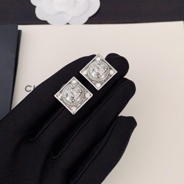 Orecchini a bottone con perle di diamanti quadrati Chanel