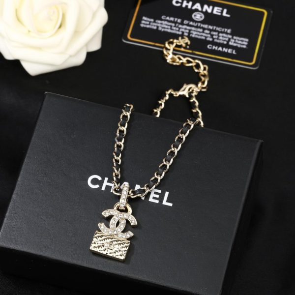 replica,repliche,fake,1:1,earrings,bracelet,ring,jewelry Collana Chanel in pelle di agnello nera