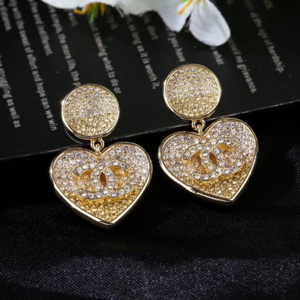 Orecchini Chanel Love con strass sfumati