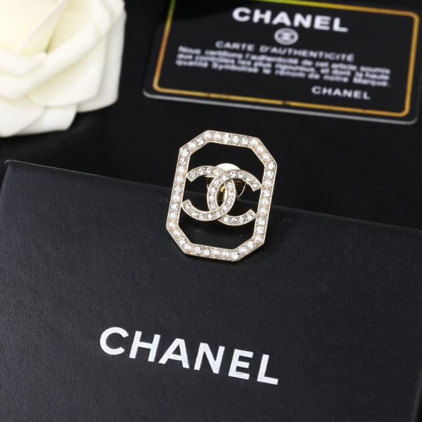 replica,repliche,fake,1:1,earrings,bracelet,ring,jewelry Spilla Chanel Doppia C con diamanti autunno e inverno