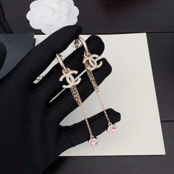 Ganci per orecchie Chanel con diamanti rotondi rosa