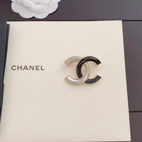 replica,repliche,fake,1:1,earrings,bracelet,ring,jewelry Spilla nera Chanel