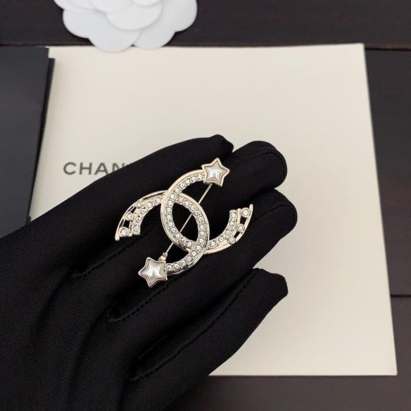 replica,repliche,fake,1:1,earrings,bracelet,ring,jewelry Spilla Chanel cc con stella a cinque punte e diamanti rotondi