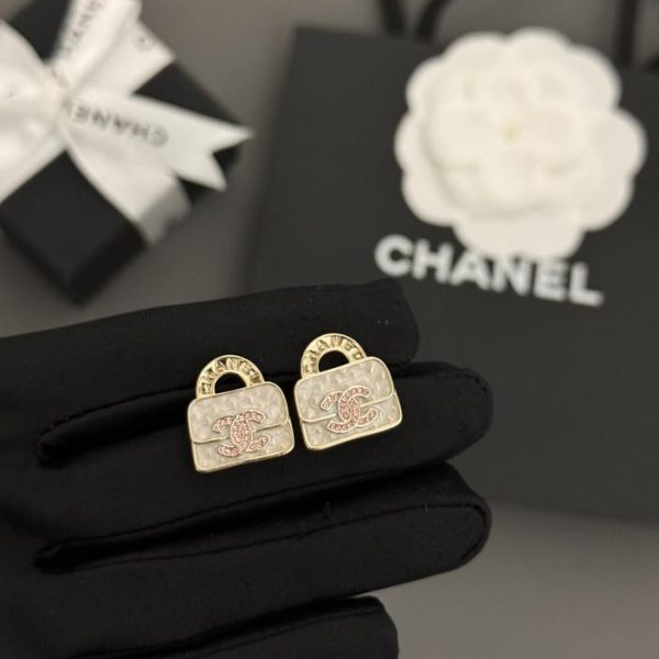 Orecchini borsa Chanel con diamanti rosa
