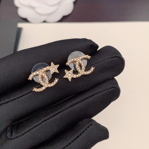 Orecchini Chanel con stella piena di diamanti