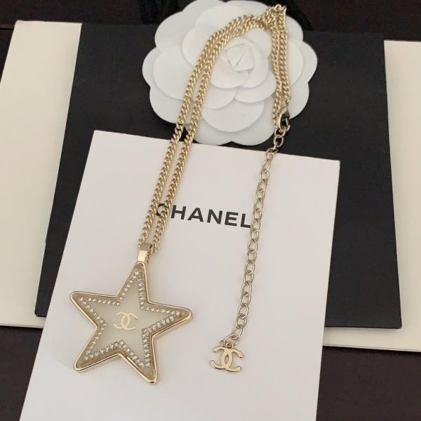 Collana Chanel con stella a cinque punte trasparente