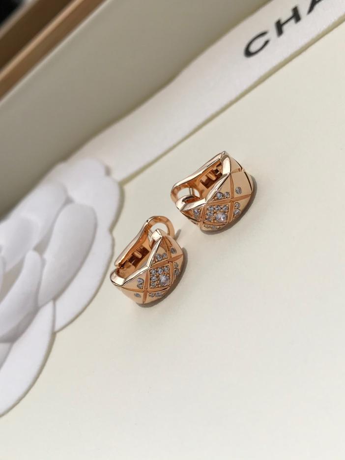 replica,repliche,fake,1:1,earrings,bracelet,ring,jewelry Orecchini Chanel Coco con motivo diamante replica,repliche,fake,1:1,earrings,bracelet,ring,jewelry Orecchini Chanel Coco con motivo diamante