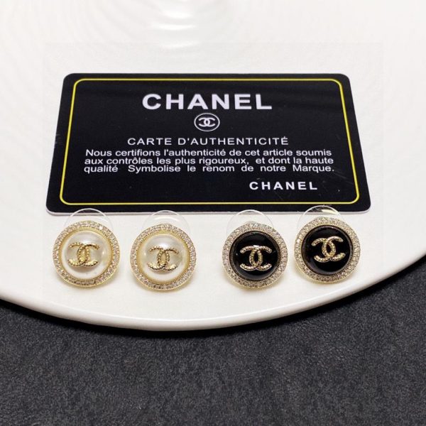Orecchini Chanel doppia C bianchi e neri
