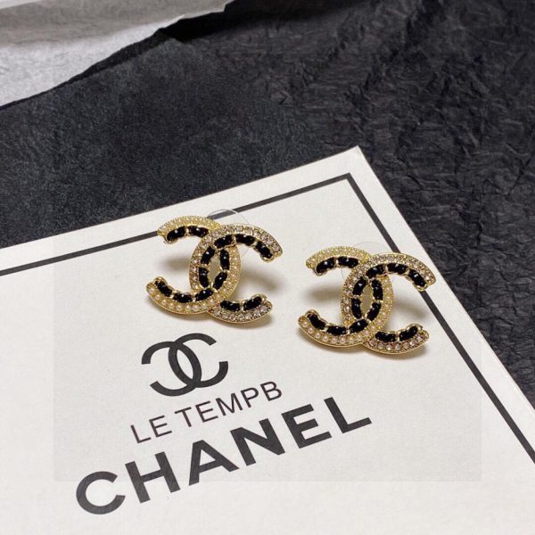 Orecchini Chanel con diamanti micro-incastonati in vera pelle