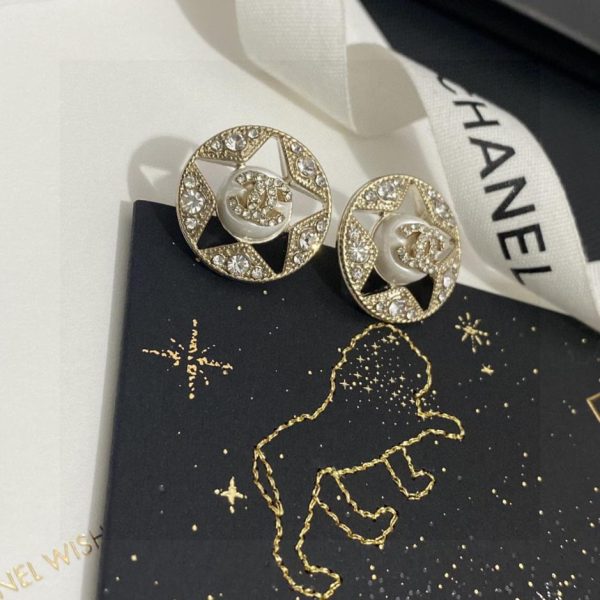 Orecchini Chanel con stella cava a cinque punte in oro e diamanti