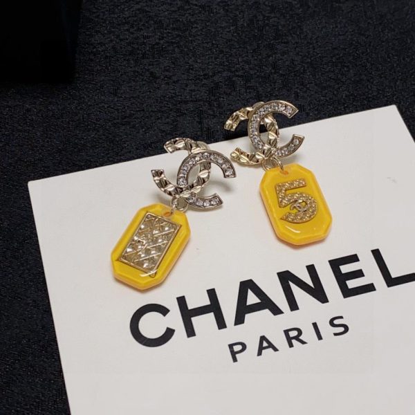 Orecchini Chanel con lettera doppia C24 rombo e 5 diamanti