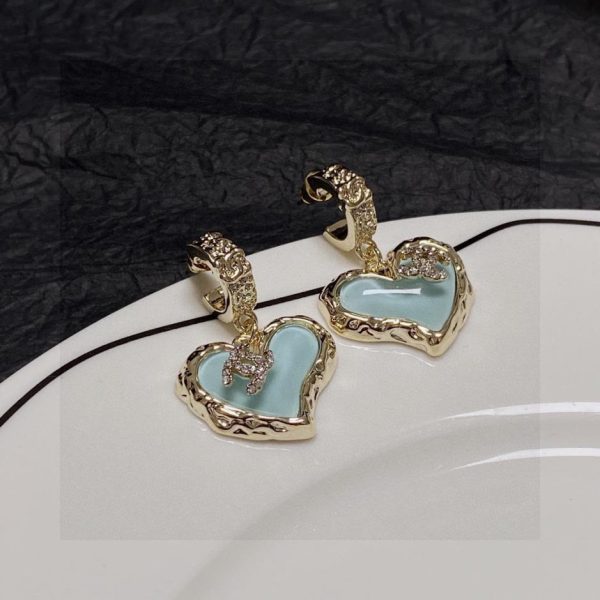Orecchini Chanel doppia C con diamanti e cuore in cristallo color pesca azzurro