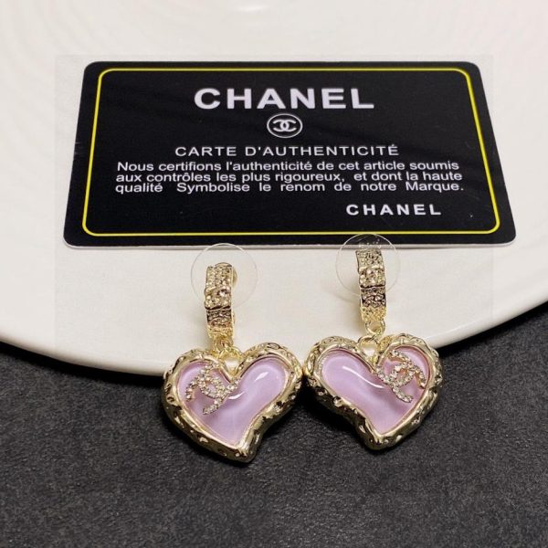Orecchini Chanel doppia C con diamanti e cuore in cristallo pesca rosa chiaro