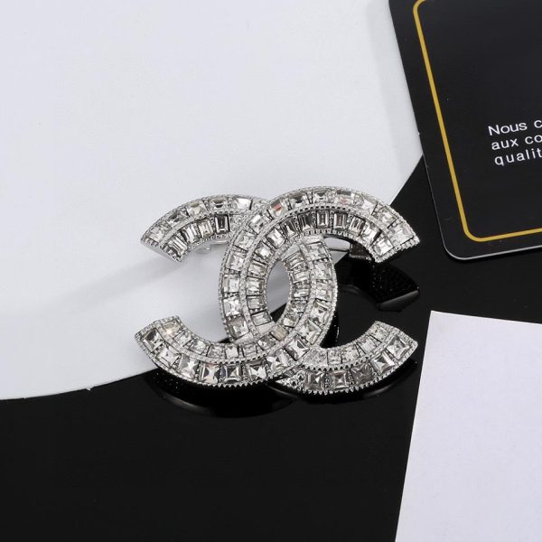 replica,repliche,fake,1:1,earrings,bracelet,ring,jewelry Spilla doppia C di Chanel