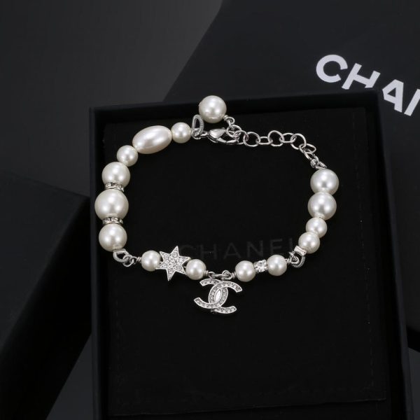 Bracciale di perle stellate Chanel