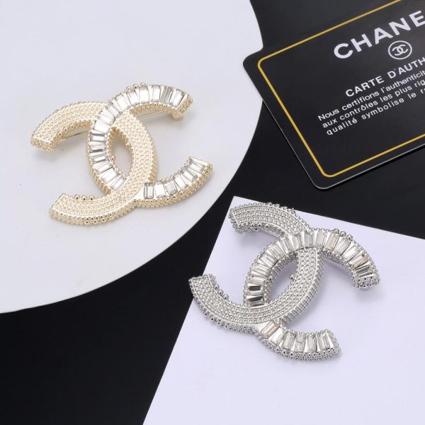 replica,repliche,fake,1:1,earrings,bracelet,ring,jewelry CHANEL Spilla con lettera Chanel
