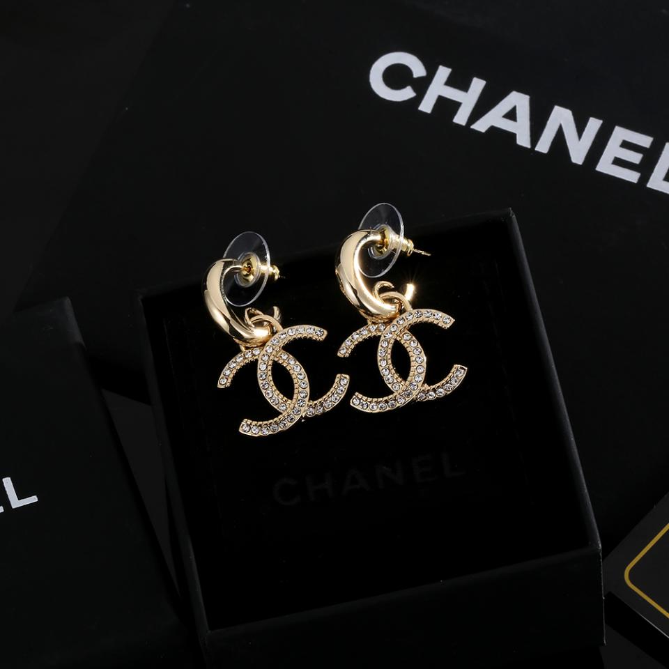 replica,repliche,fake,1:1,earrings,bracelet,ring,jewelry Orecchini Chanel in oro chiaro replica,repliche,fake,1:1,earrings,bracelet,ring,jewelry Orecchini Chanel in oro chiaro