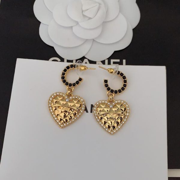 Ganci per le orecchie d'amore in oro Chanel