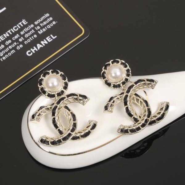 replica,repliche,fake,1:1,earrings,bracelet,ring,jewelry Orecchini Chanel in pelle nera color oro chiaro