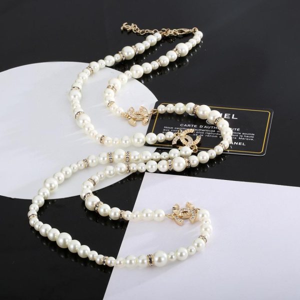 Collana di perle doppia C di Chanel