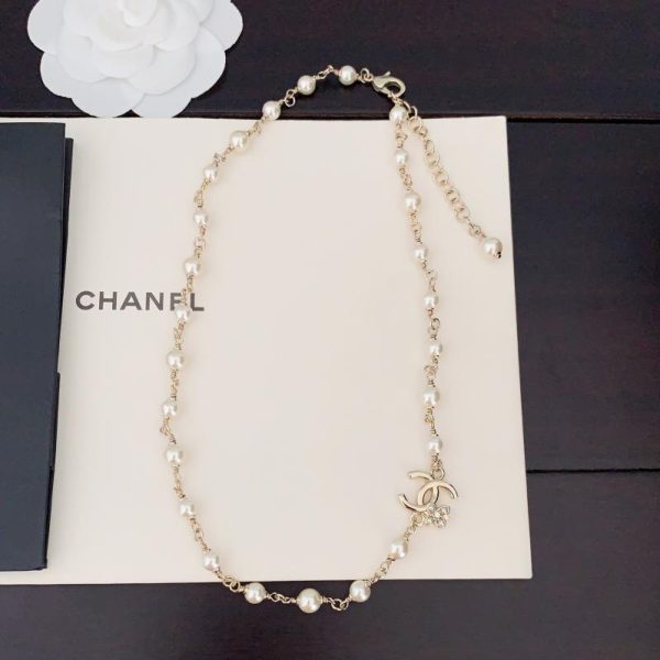 Collana di perle intrecciate floreali Chanel