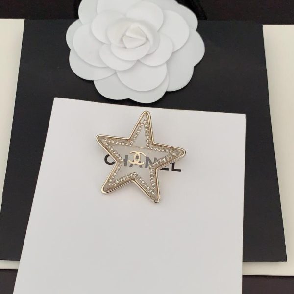 Spilla Chanel stella a cinque punte in resina trasparente