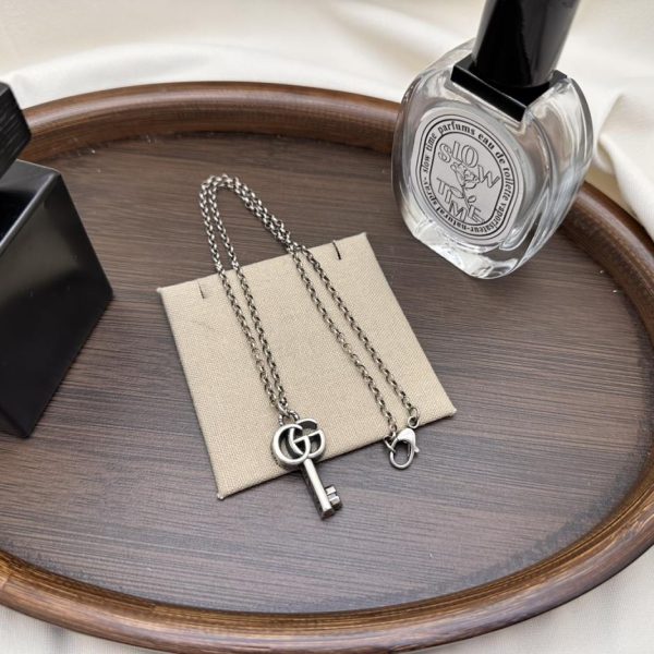 replica,repliche,fake,1:1,earrings,bracelet,ring,jewelry Collana con chiave Gucci