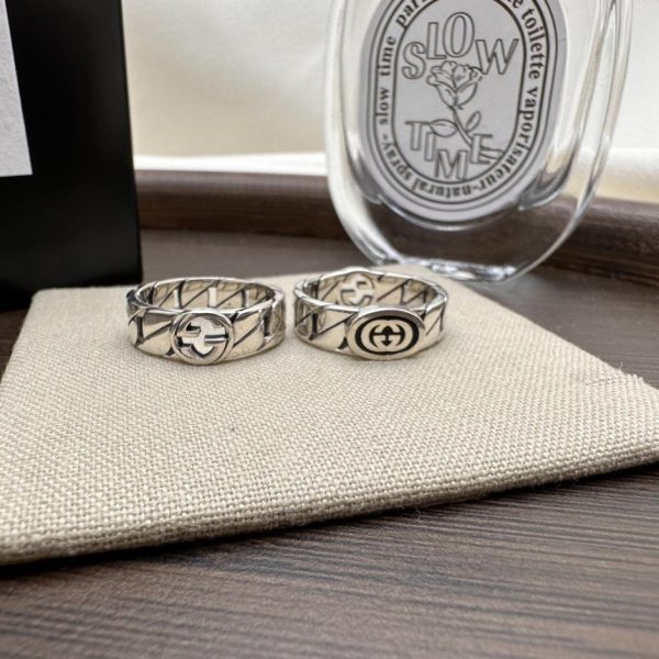 replica,repliche,fake,1:1,earrings,bracelet,ring,jewelry Anello Gucci con g intrecciate in smalto nero