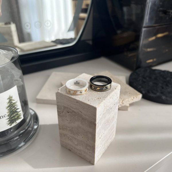 replica,repliche,fake,1:1,earrings,bracelet,ring,jewelry Anello in ceramica con pietre preziose Gucci