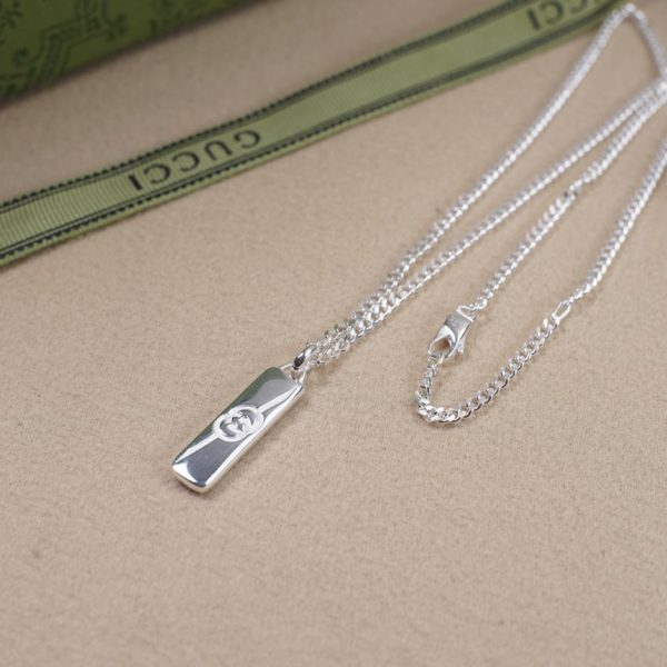 Collana doppia G intrecciata in twill di Gucci