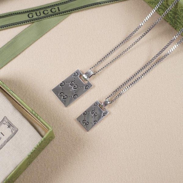 Collana con teschio double face Gucci