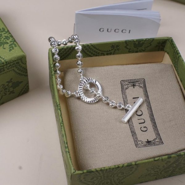 Bracciale Gucci con fibbia e perline in argento a catena