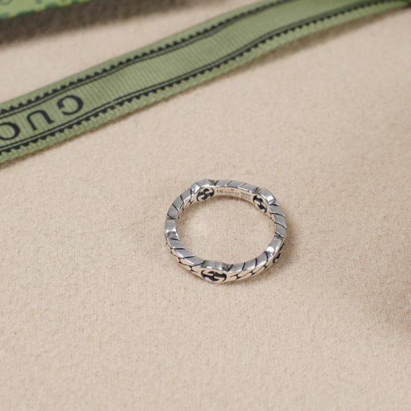 replica,repliche,fake,1:1,earrings,bracelet,ring,jewelry Anello ritagliato ad incastro con doppia G Gucci