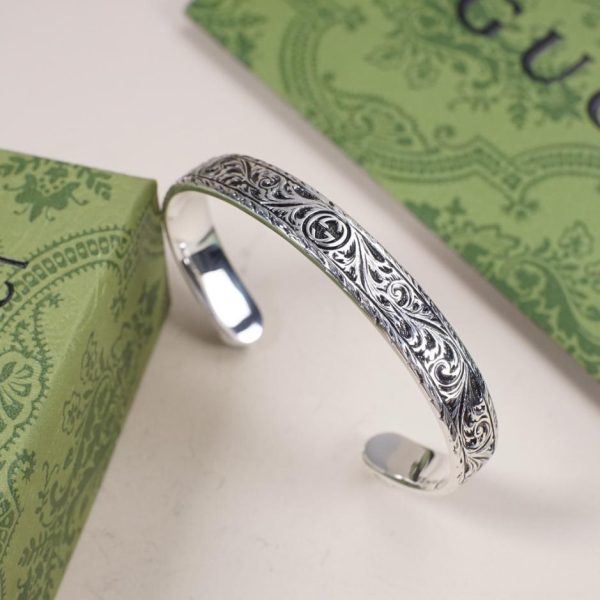 Bracciale aperto Gucci con testa di tigre