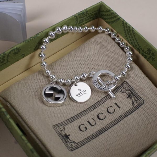 Bracciale Gucci con fibbia a medaglione intrecciata con doppia G